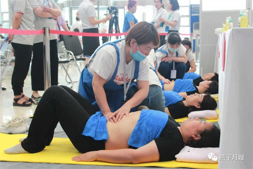 西安燕子月嫂，金牌月嫂給產(chǎn)婦做產(chǎn)后康復